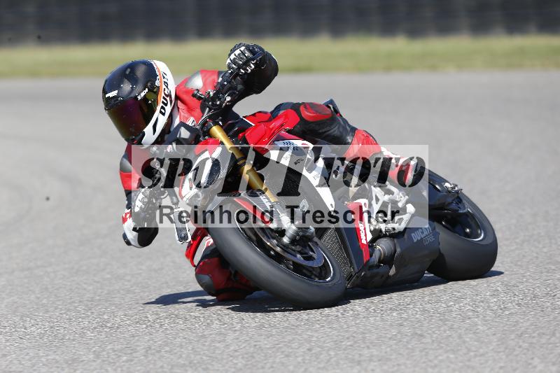 /Archiv-2025/49 26.08.2025 Cornu Master School ADR/rot-rouge/67